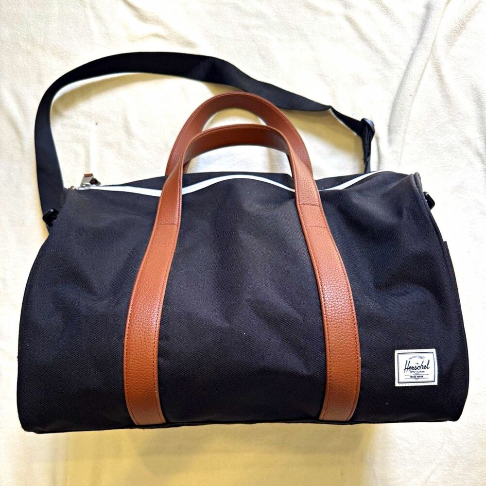 Herschel Novel Duffle | Carry-On - 26.5L Black